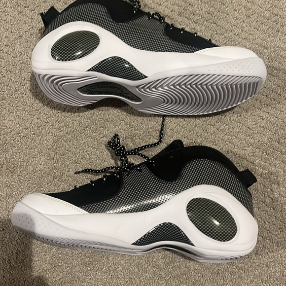 Brand New Sz 10 Air Zoom Flight ‘95 Metallic Silver 2015 No Box. Vintage